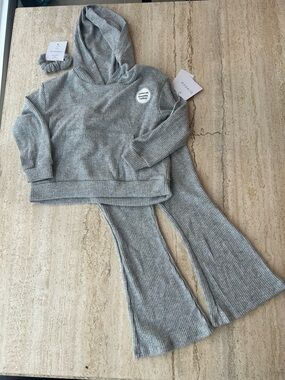 NEW 🆕 Btween Light Grey Ribbed Hoodie & Flare Pant Set 4/5 years